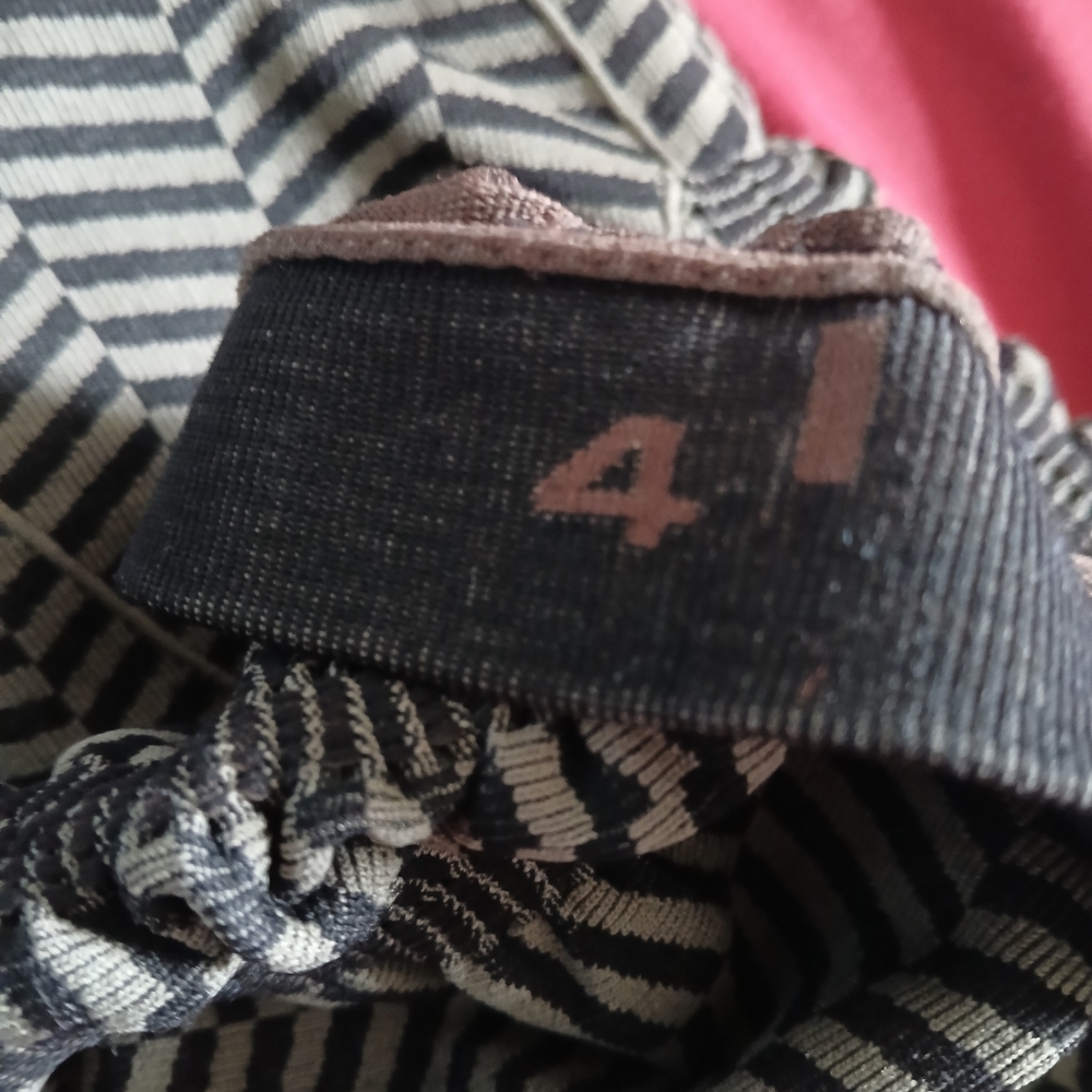 Lululemon 3/4 Leggings - Picture 6 of 6